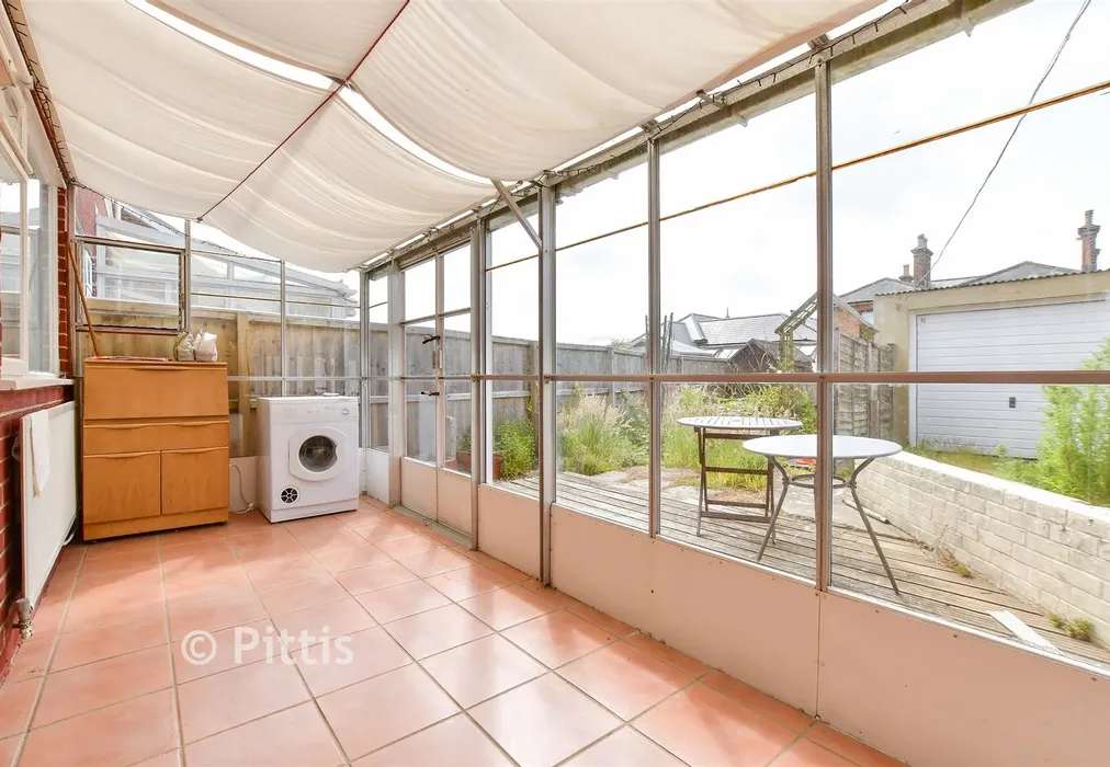 Conservatory - Avondale Road, Newport, Isle of Wight - Wards of Kent