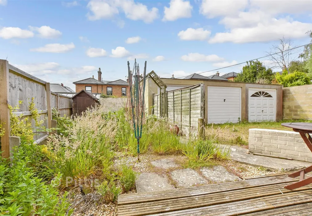 Rear Garden - Avondale Road, Newport, Isle of Wight - Wards of Kent