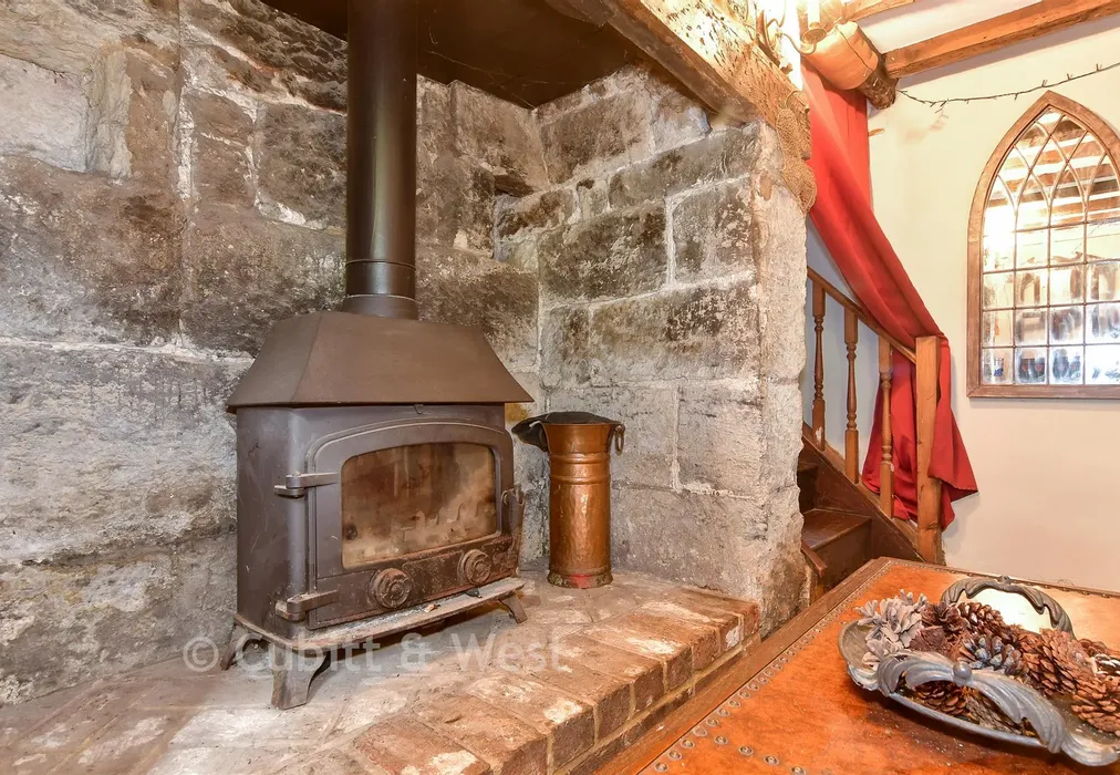 Internal Feature - Lower Street, Pulborough, West Sussex - Wards of Kent