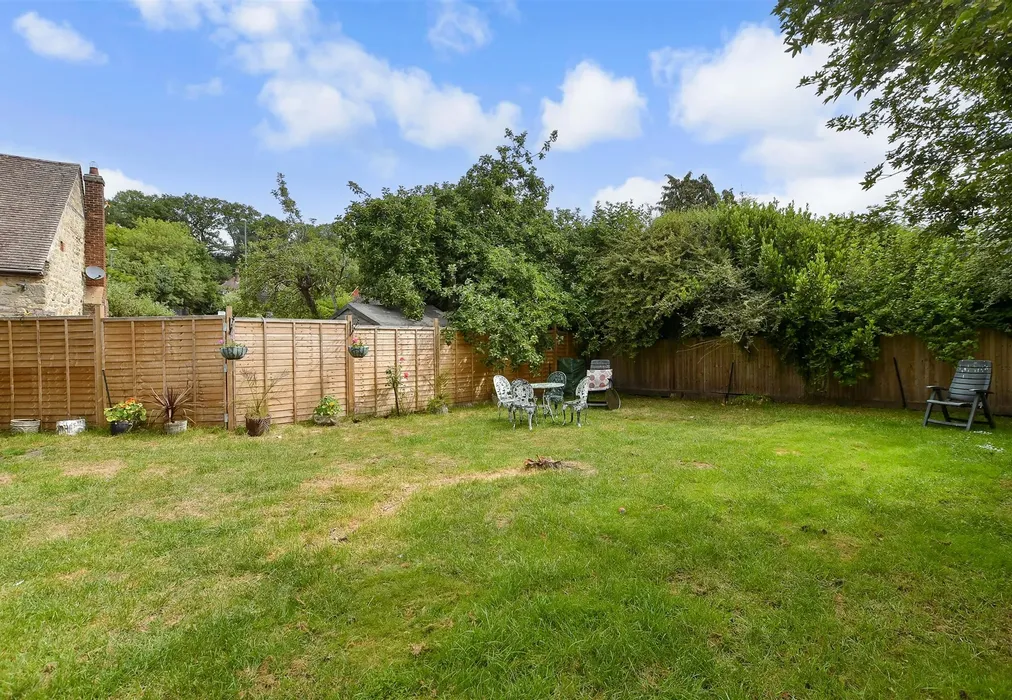 Rear Garden - Lower Street, Pulborough, West Sussex - Wards of Kent