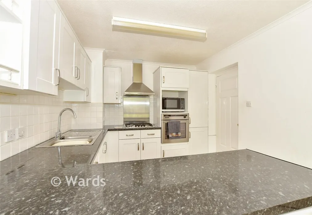 Kitchen - Mill Crescent, Tonbridge, Kent - Wards of Kent