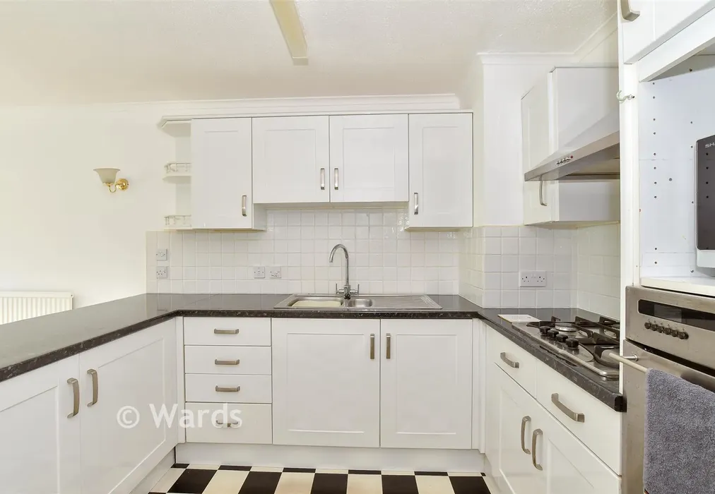 Kitchen - Mill Crescent, Tonbridge, Kent - Wards of Kent
