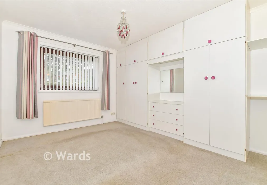 Bedroom 1 - Mill Crescent, Tonbridge, Kent - Wards of Kent