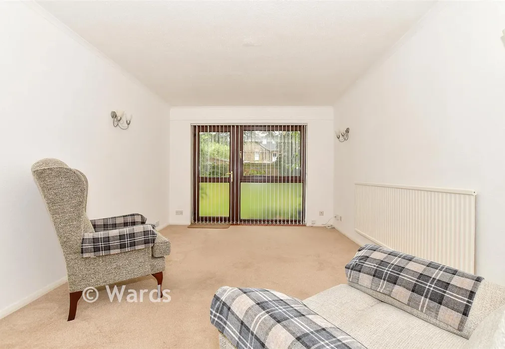 Lounge - Mill Crescent, Tonbridge, Kent - Wards of Kent