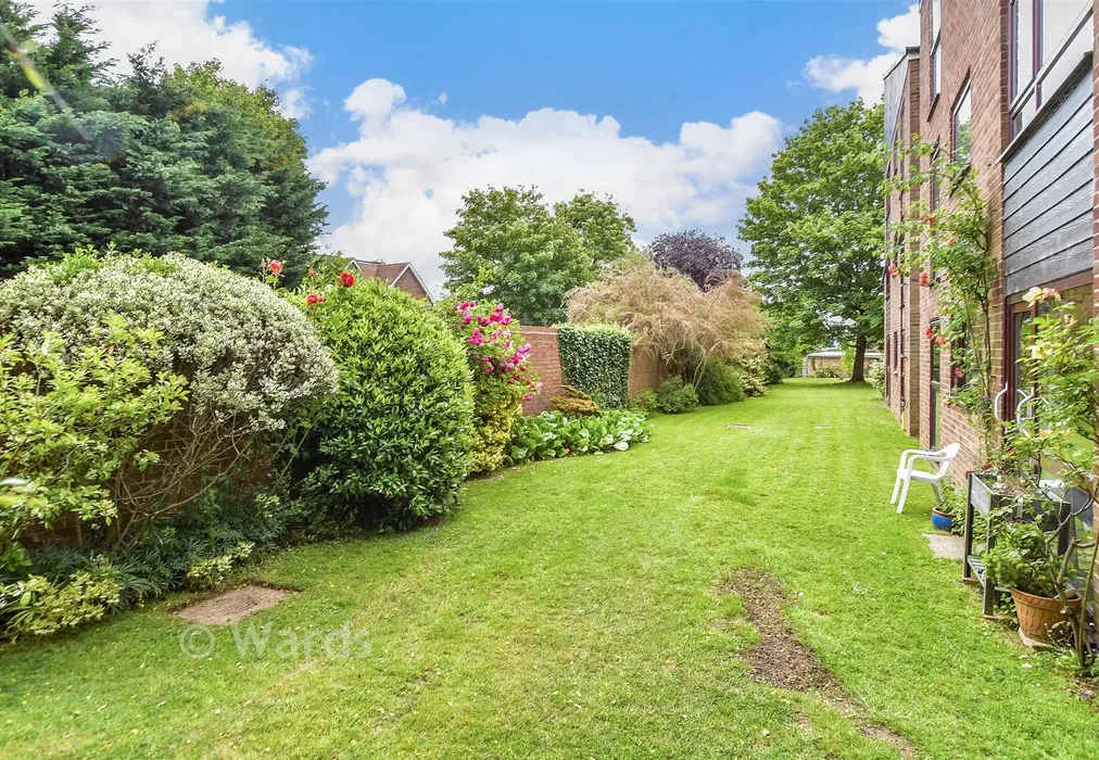 Communal Gardens - Mill Crescent, Tonbridge, Kent - Wards of Kent