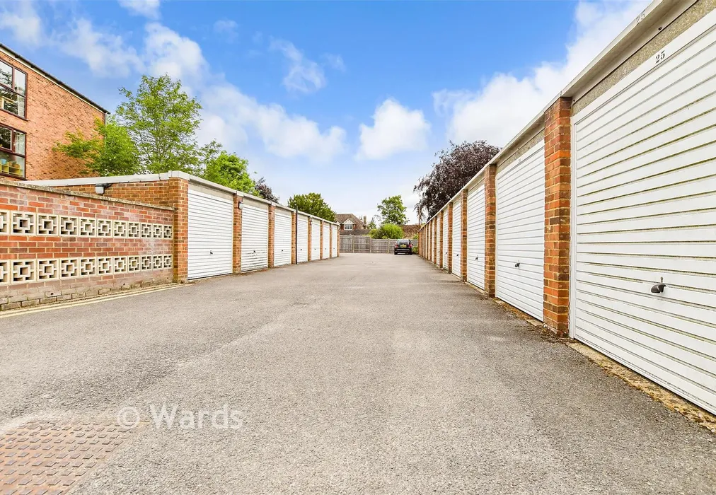 Garage - Mill Crescent, Tonbridge, Kent - Wards of Kent