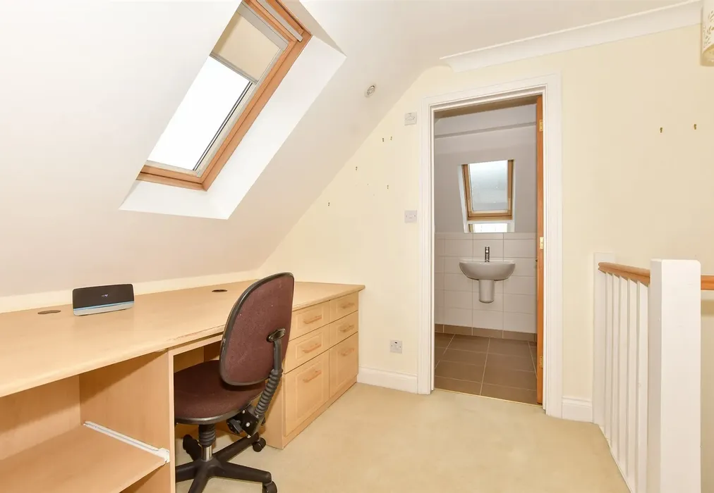 Landing - Chapel Mews, Chapel Street, Hythe, Kent - Wards of Kent