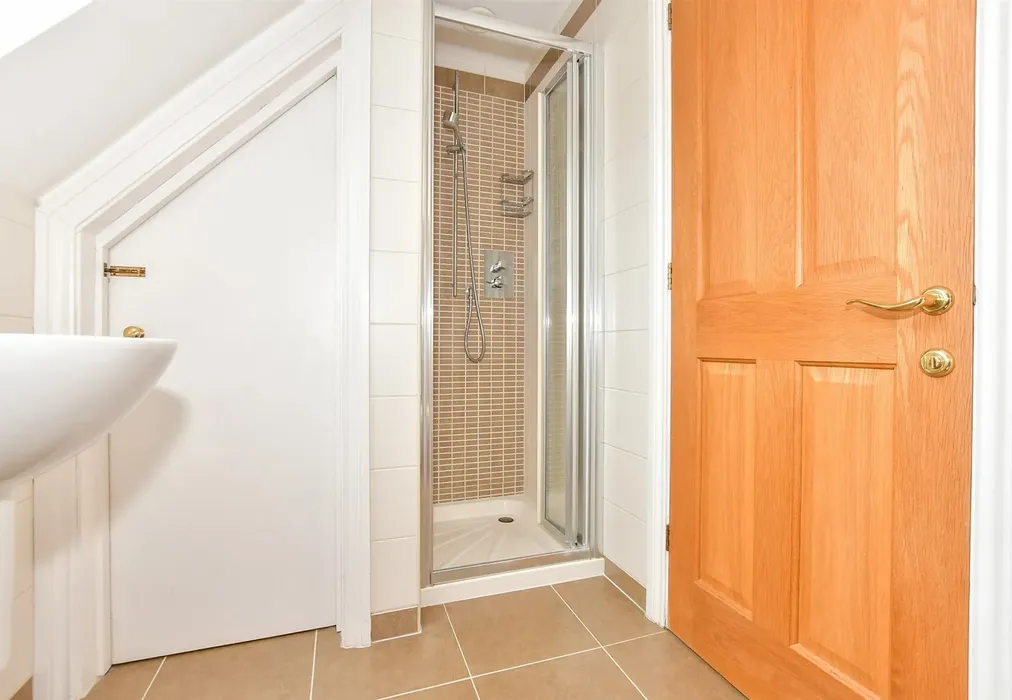 Bathroom - Chapel Mews, Chapel Street, Hythe, Kent - Wards of Kent