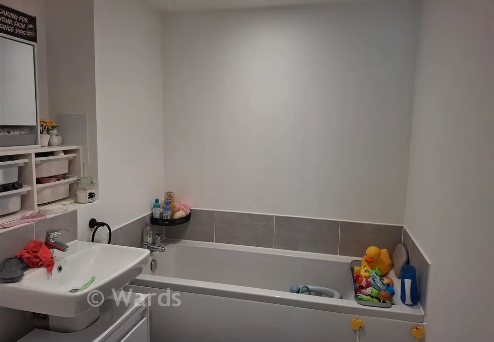 Bathroom - Henley Approach, Northfleet, Gravesend, Kent - Wards of Kent