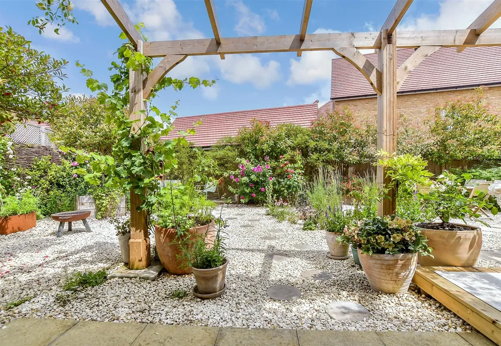 Rear Garden - Great Threads, Staplehurst, Kent - Wards of Kent