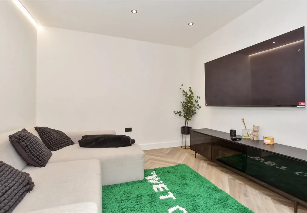 Lounge - Northgate Road, Northgate, Crawley, West Sussex - Wards of Kent