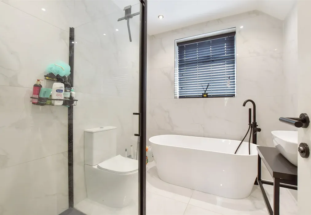 Bathroom - Northgate Road, Northgate, Crawley, West Sussex - Wards of Kent