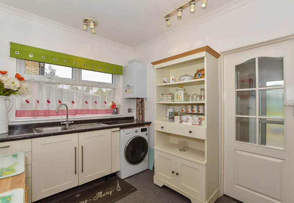 Kitchen - Sutton Road, Maidstone, Kent - Wards of Kent