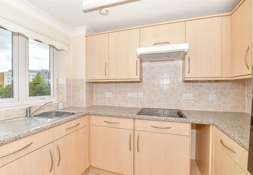 Kitchen - Medway Wharf Road, Tonbridge, Kent - Wards of Kent