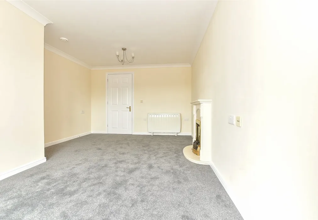 Lounge - Medway Wharf Road, Tonbridge, Kent - Wards of Kent