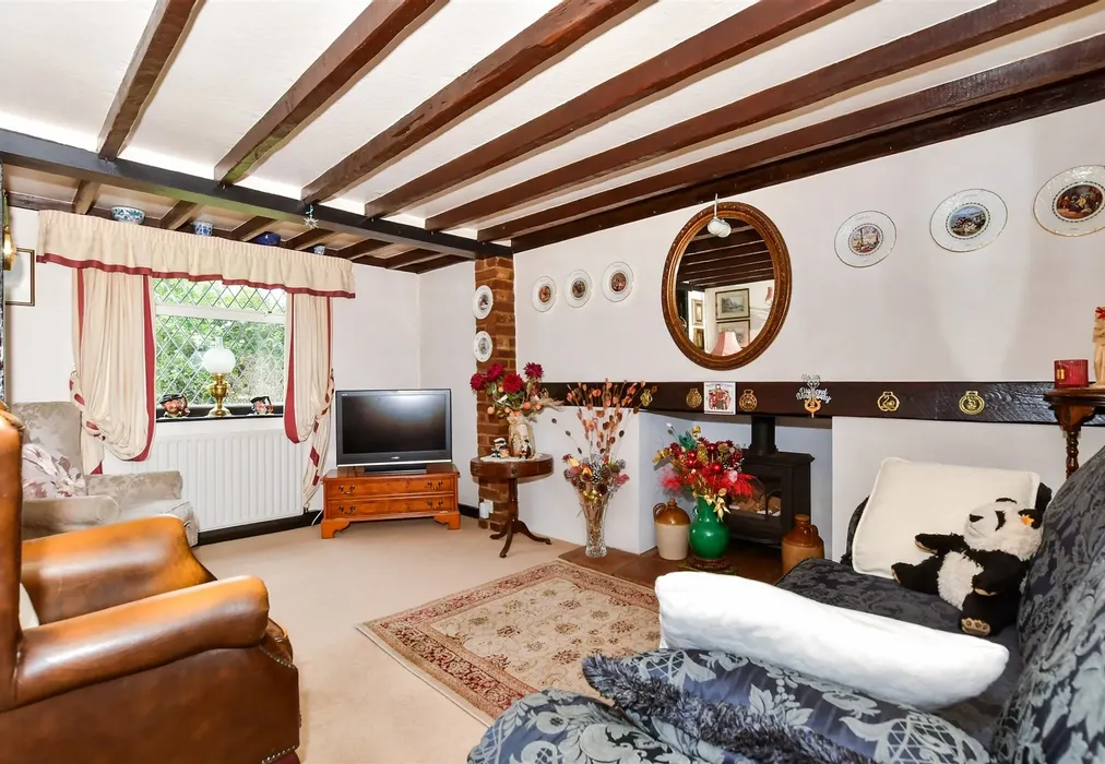 Snug - Amsbury Road, Hunton, Maidstone, Kent - Wards of Kent