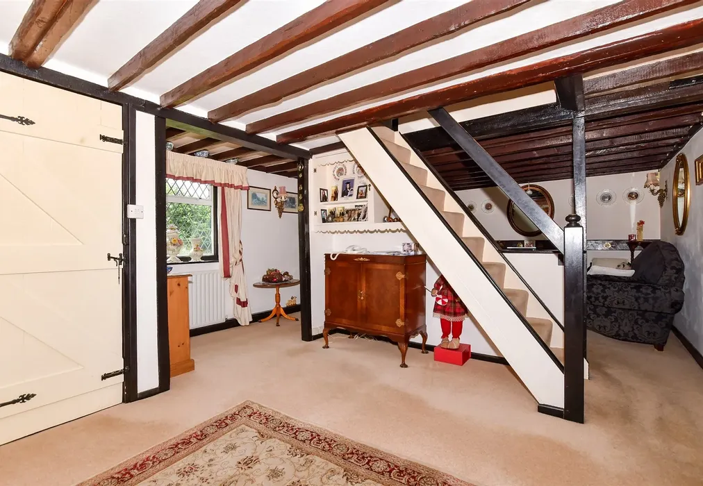 Entrance Hall - Amsbury Road, Hunton, Maidstone, Kent - Wards of Kent