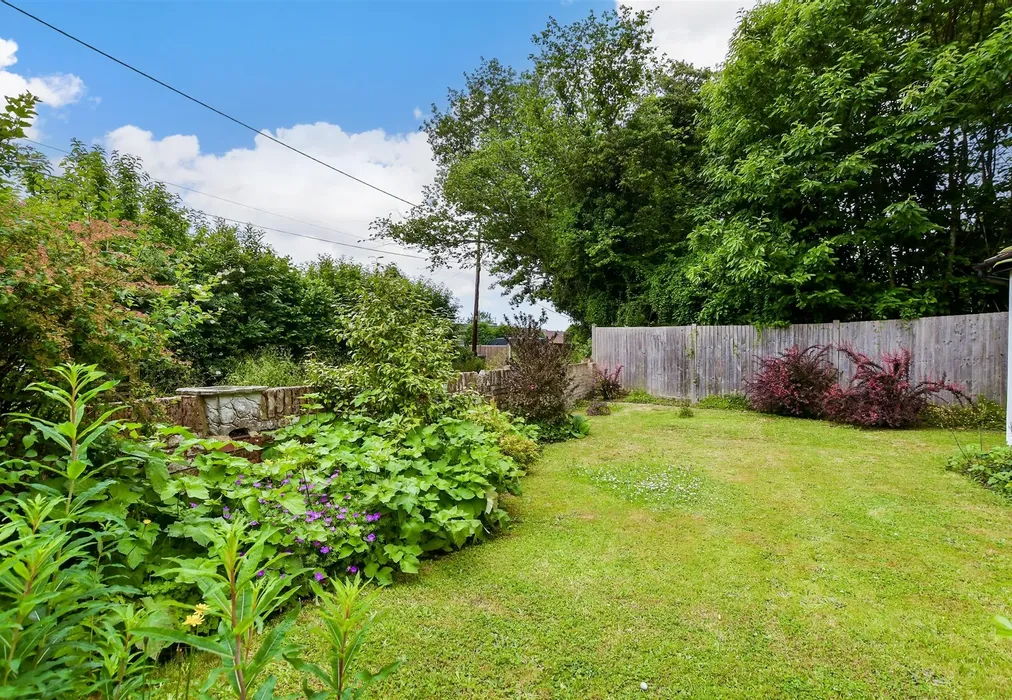 Front Garden - Amsbury Road, Hunton, Maidstone, Kent - Wards of Kent