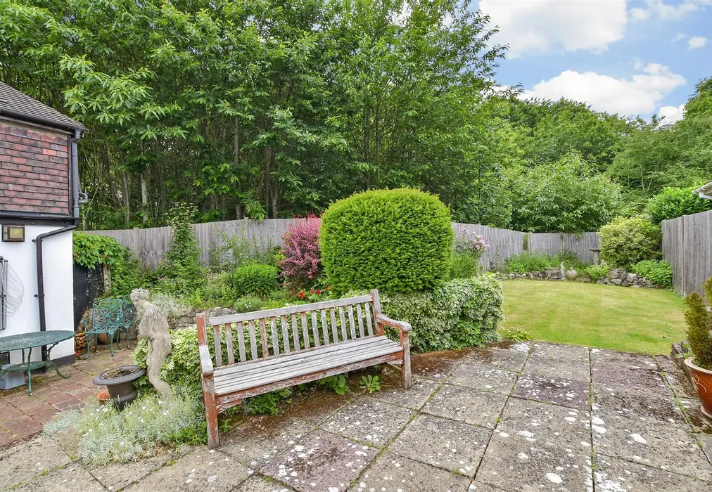 Rear Garden - Amsbury Road, Hunton, Maidstone, Kent - Wards of Kent