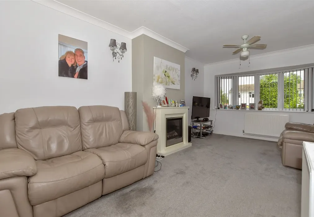 Lounge/ Diner - Springett Way, Coxheath, Maidstone, Kent - Wards of Kent