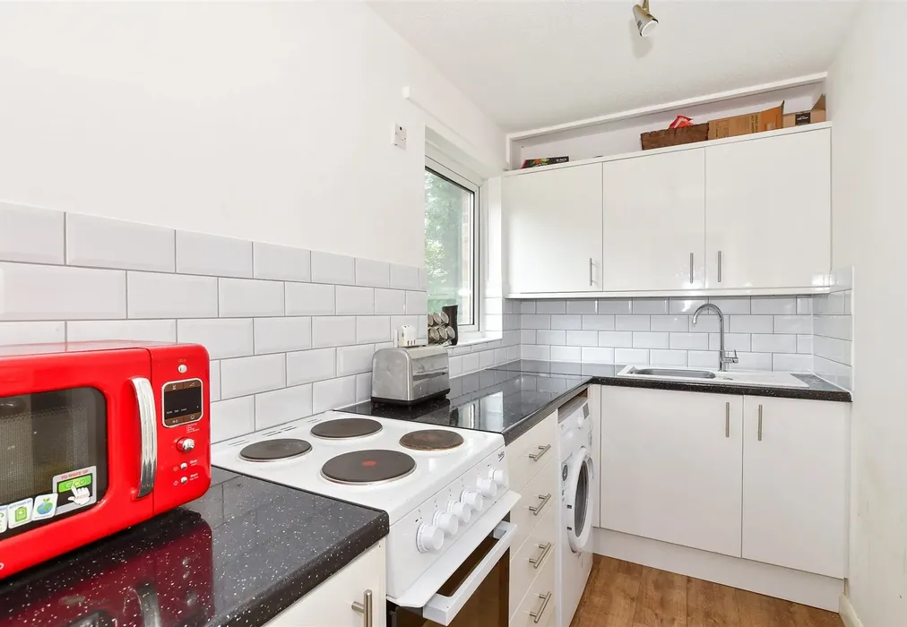 Kitchen - Foxden Drive, Downswood, Maidstone, Kent - Wards of Kent