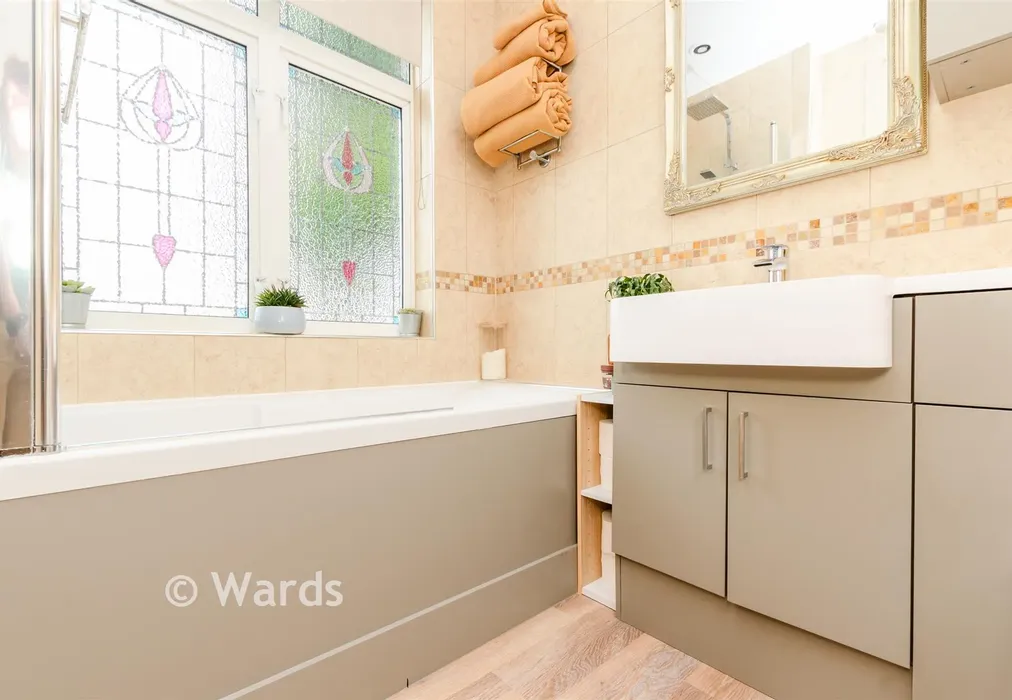 Bathroom - Maidstone Road, Chatham, Kent - Wards of Kent