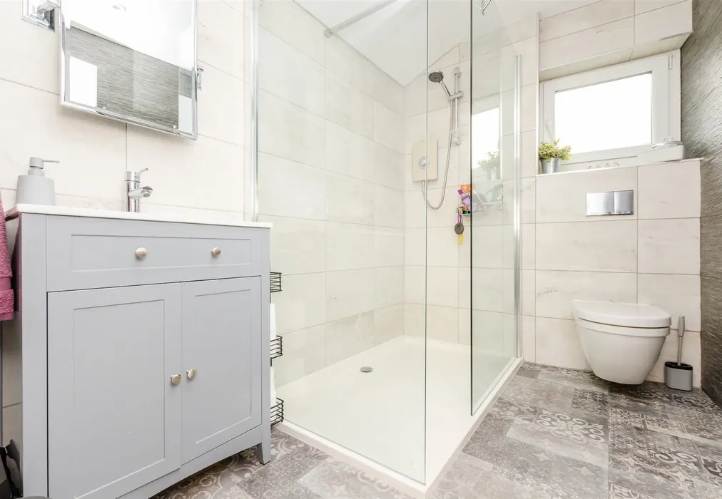 Shower Room - Maidstone Road, Chatham, Kent - Wards of Kent