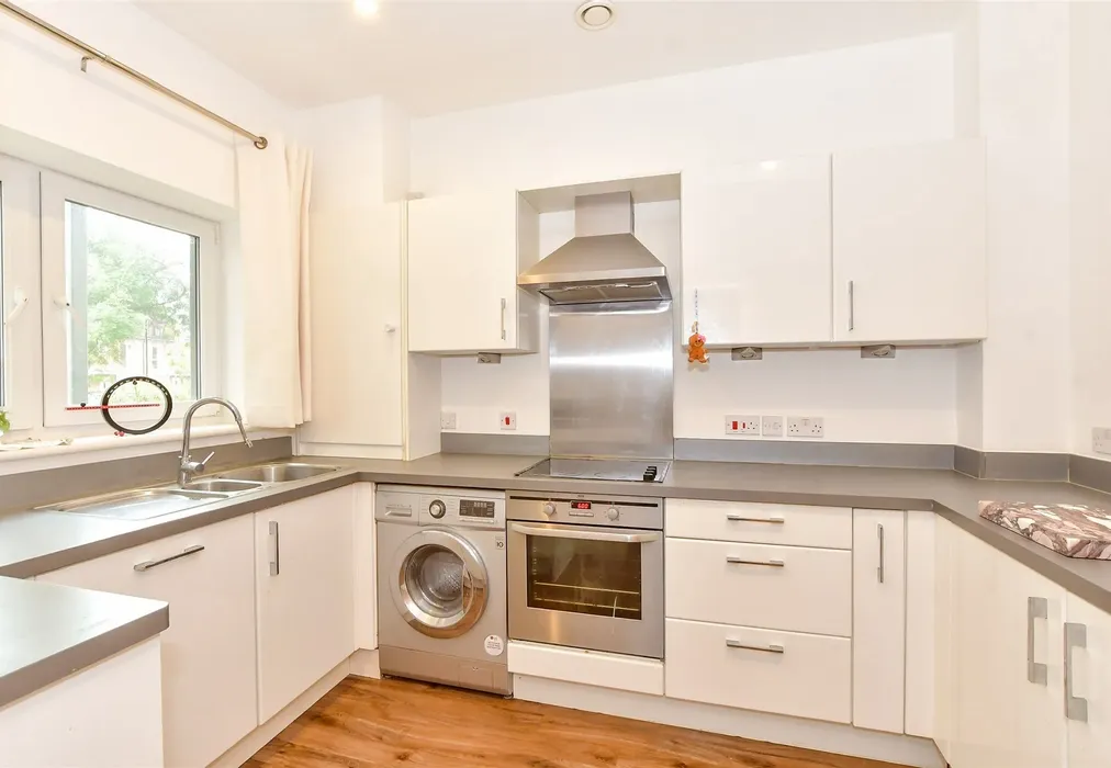 Kitchen - Lloyd Road, Chichester, West Sussex - Wards of Kent