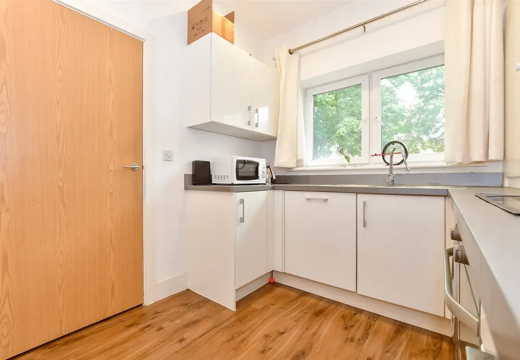 Kitchen - Lloyd Road, Chichester, West Sussex - Wards of Kent