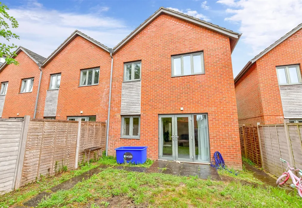 Rear Garden - Lloyd Road, Chichester, West Sussex - Wards of Kent