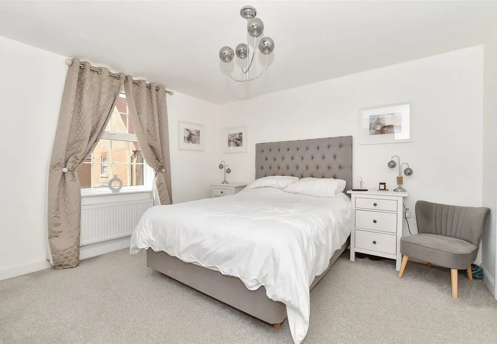 Bedroom 1 - Braganza Drive, Staplehurst, Tonbridge, Kent - Wards of Kent