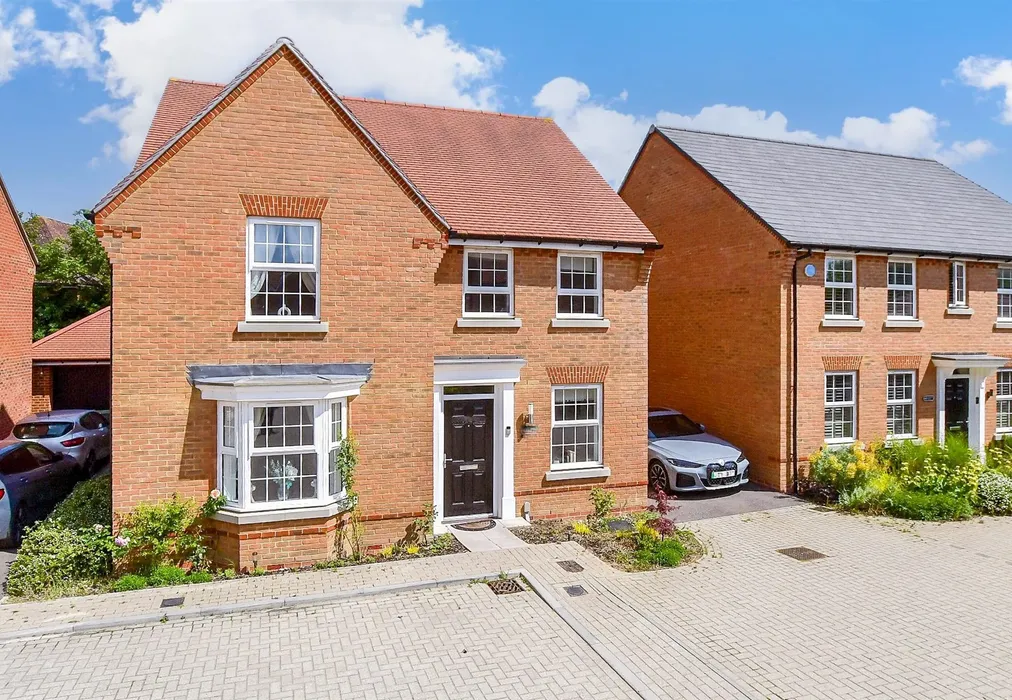 Front WEB - Braganza Drive, Staplehurst, Tonbridge, Kent - Wards of Kent