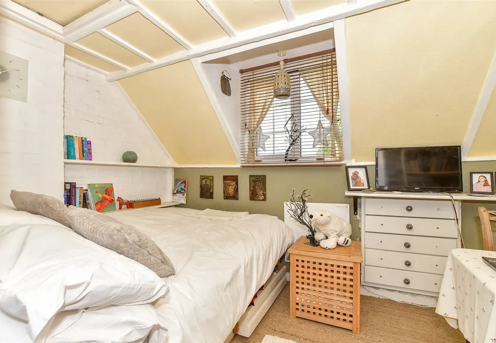 Bedroom 2 - Sheephurst Lane, Marden, Tonbridge, Kent - Wards of Kent