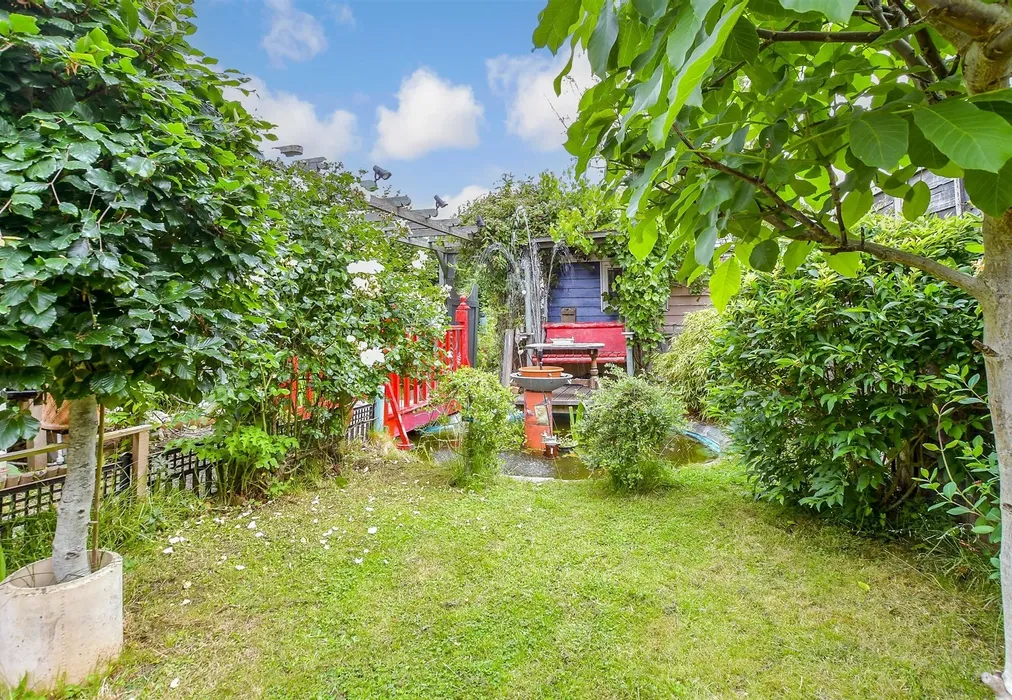 Rear Garden - Sheephurst Lane, Marden, Tonbridge, Kent - Wards of Kent