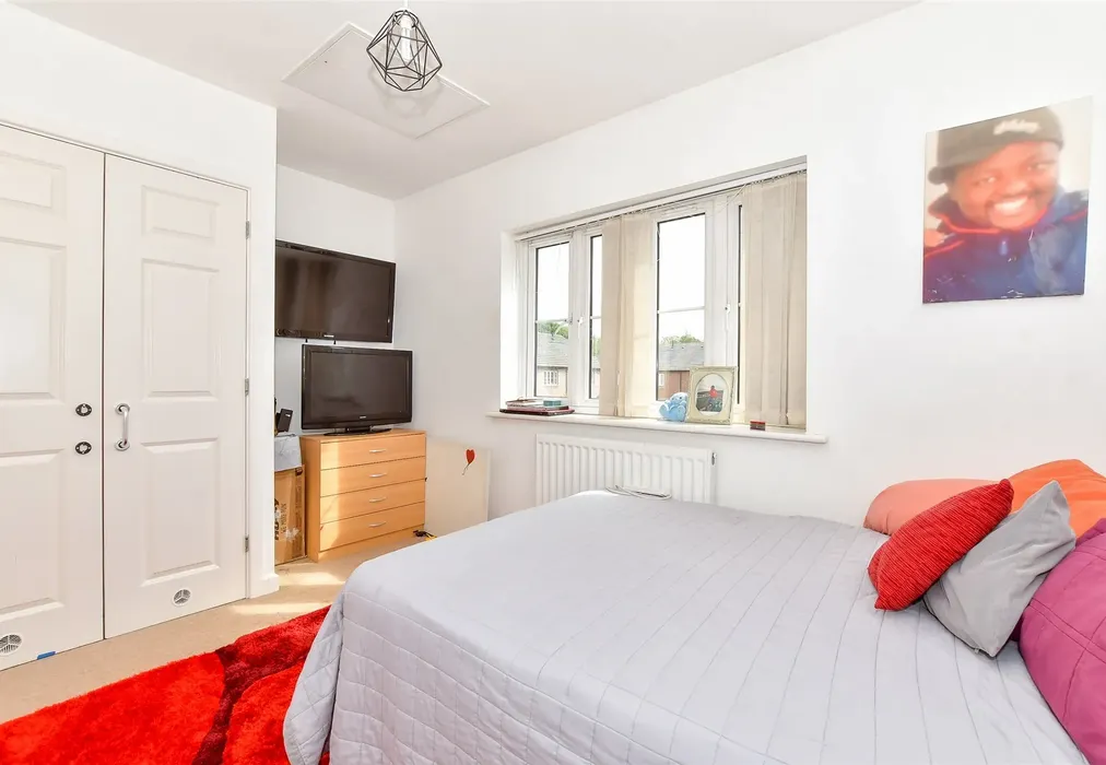 Bedroom 1 - Ash Close, Littlehampton, West Sussex - Wards of Kent