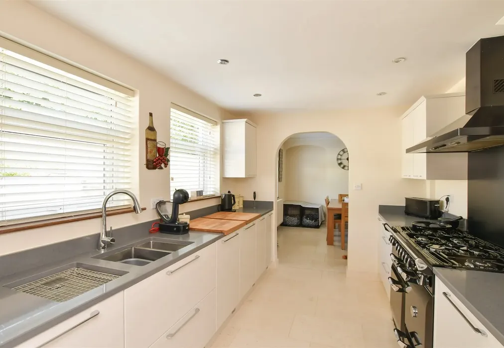 Kitchen - Mackie Avenue, Patcham, Brighton, East Sussex - Wards of Kent