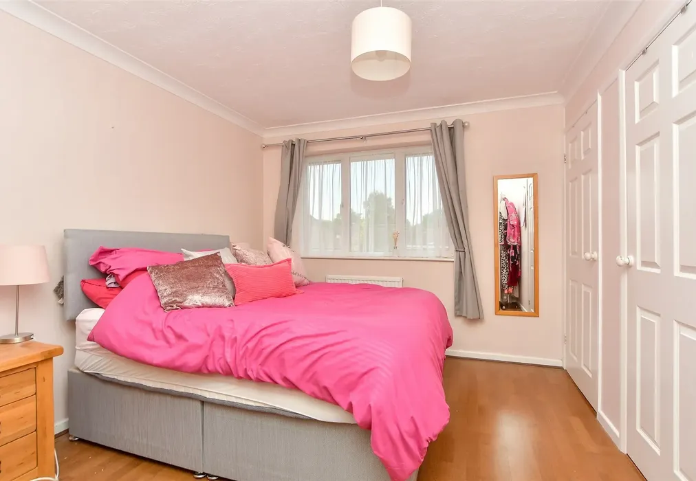 Bedroom 1 - Middleton Close, Rainham, Gillingham, Kent - Wards of Kent