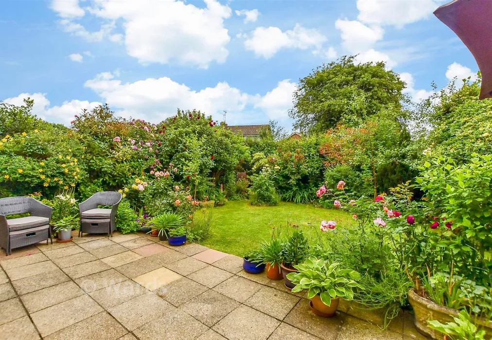 Rear Garden - Ham Lane, Lenham, Maidstone, Kent - Wards of Kent