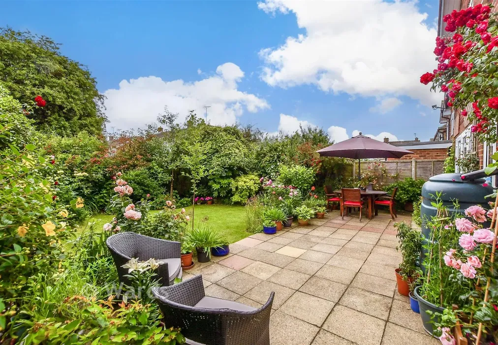 Rear Garden - Ham Lane, Lenham, Maidstone, Kent - Wards of Kent