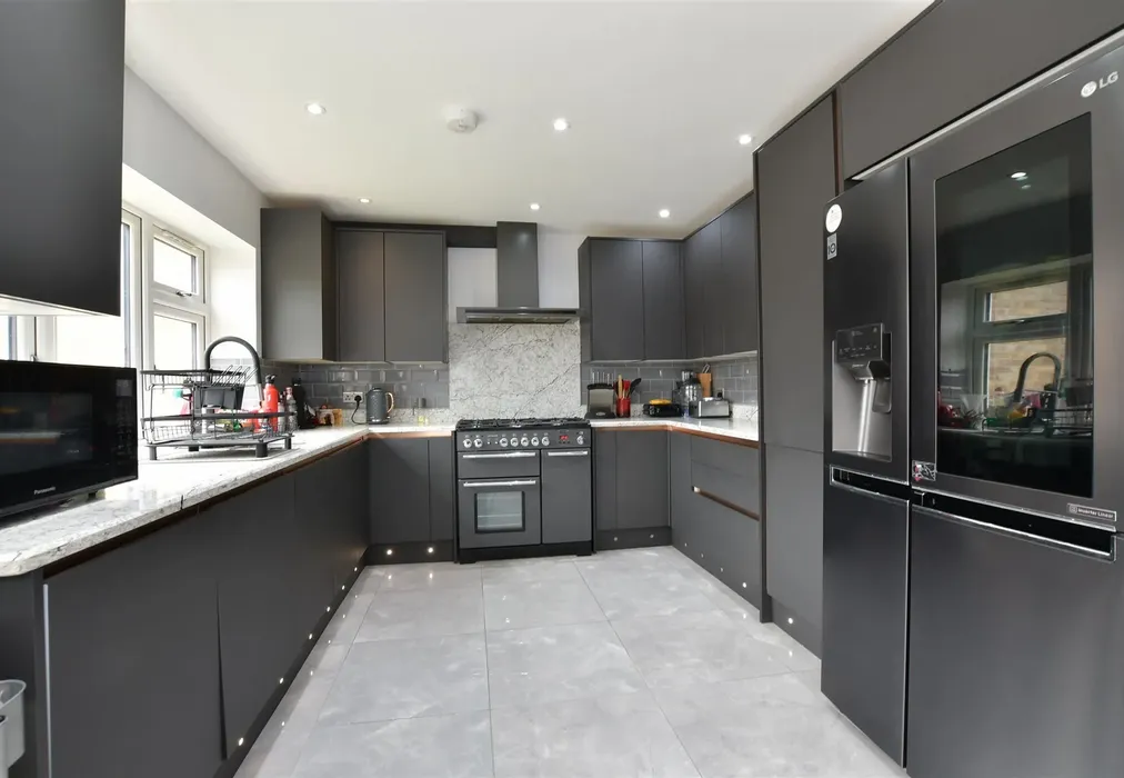 Kitchen/Breakfast Room - Chadwell Avenue, Romford, Essex - Wards of Kent