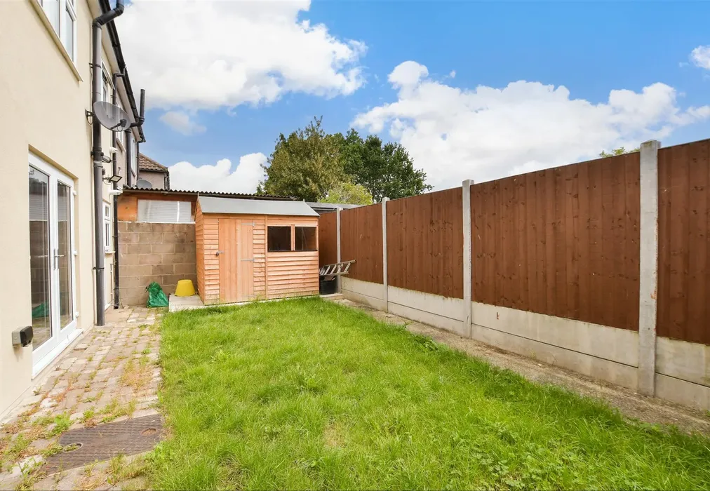 Rear Garden - Chadwell Avenue, Romford, Essex - Wards of Kent