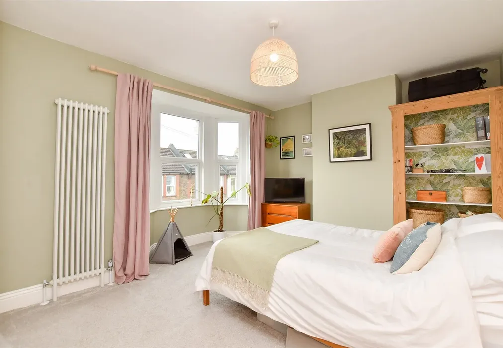 Bedroom 1 - Bonchurch Road, Brighton, East Sussex - Wards of Kent