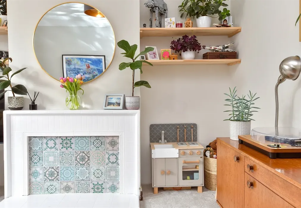 Internal Lifestyle Photograph - Bonchurch Road, Brighton, East Sussex - Wards of Kent