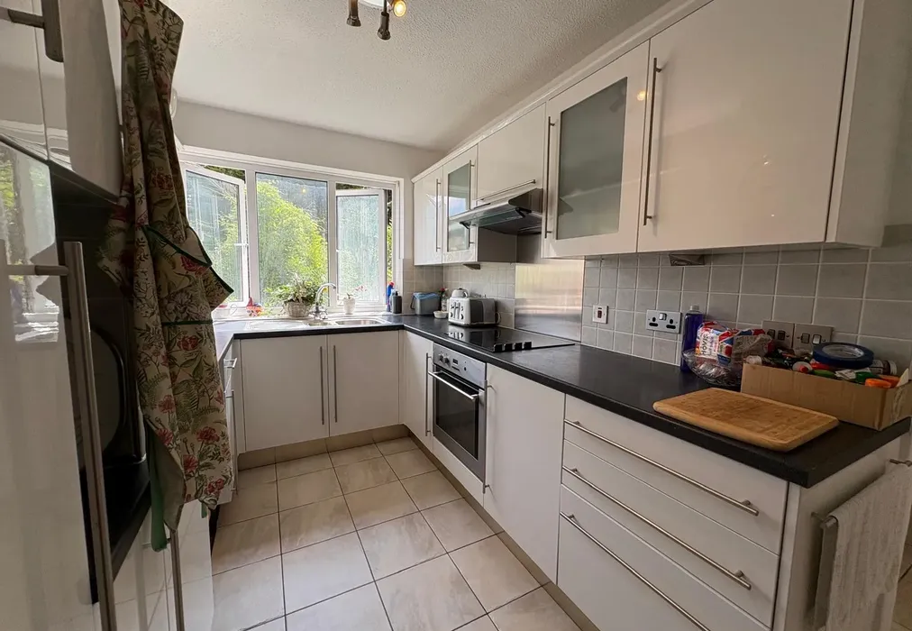 Kitchen - Woodside Road, Tonbridge, Kent - Wards of Kent