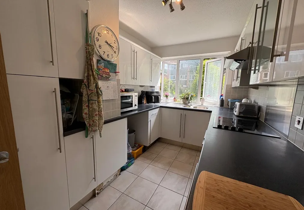 Kitchen - Woodside Road, Tonbridge, Kent - Wards of Kent