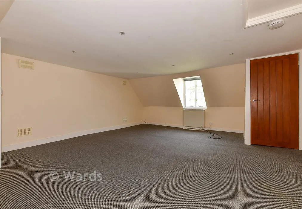 Bedroom 1 - Pilgrims Way, Canterbury, Kent - Wards of Kent
