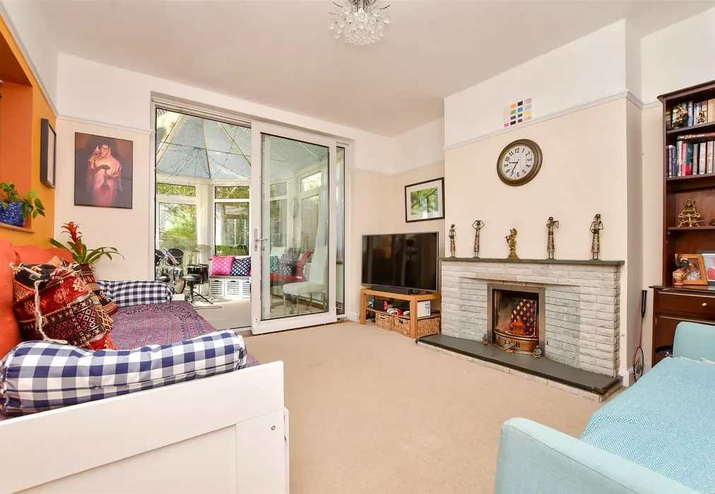 Family Room - Purley Oaks Road, South Croydon, Surrey - Wards of Kent