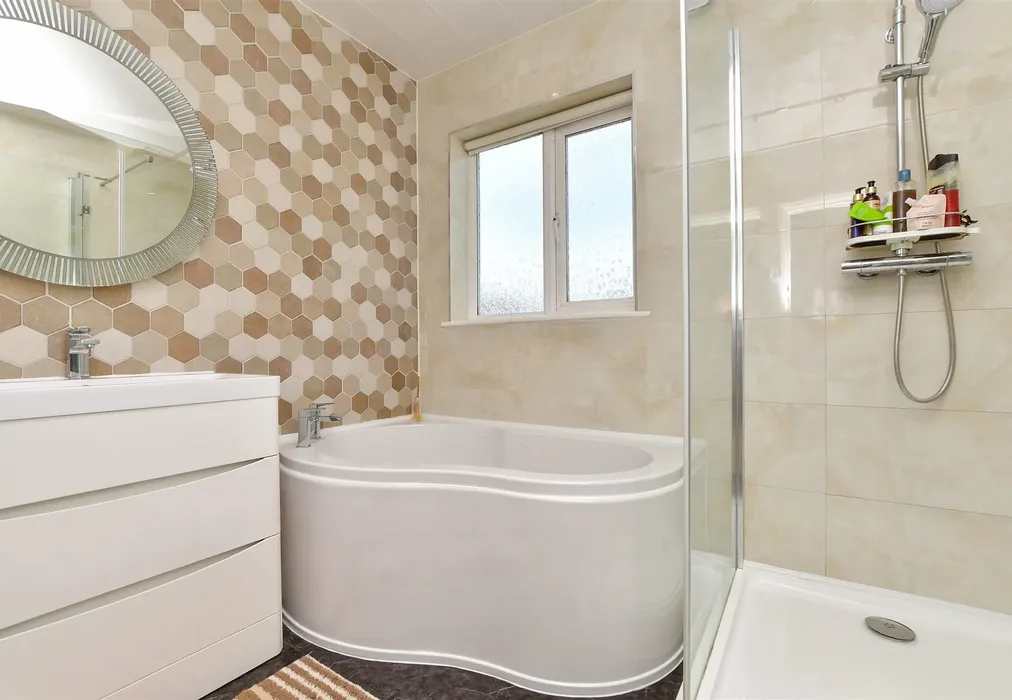 Bathroom - Purley Oaks Road, South Croydon, Surrey - Wards of Kent