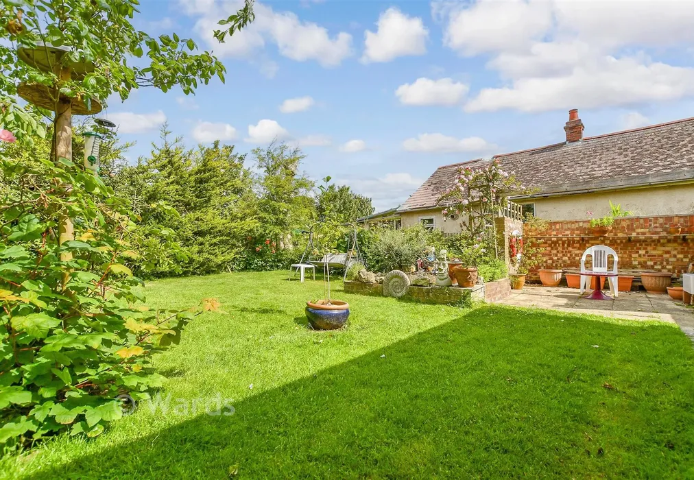 Rear Garden - Tower Estate, Dymchurch, Romney Marsh, Kent - Wards of Kent