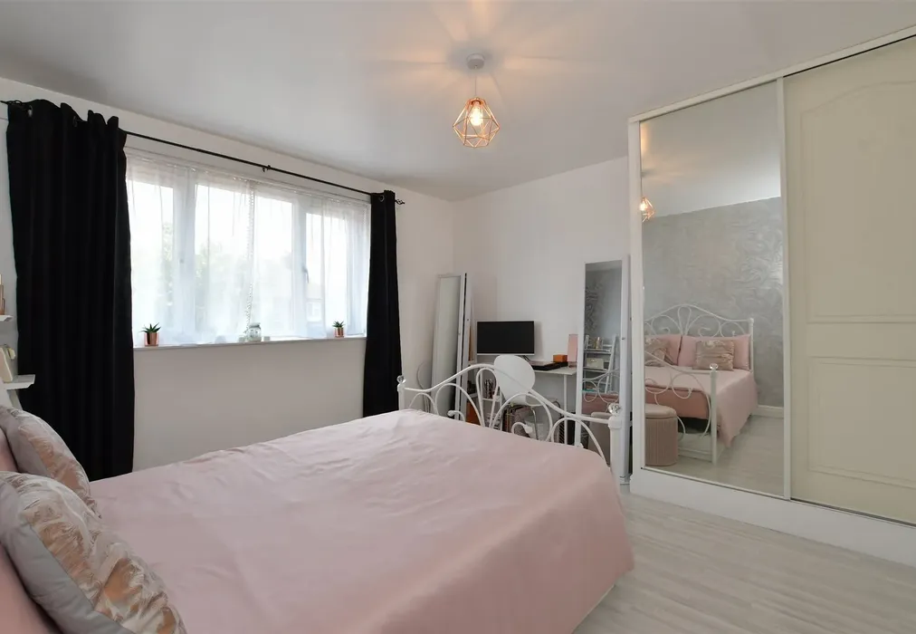 Bedroom 1 - Branch Road, Ilford, Essex - Wards of Kent